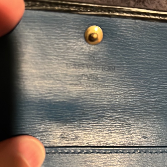 Authentic Louis Vuitton Black Epi key holder - Picture 6 of 14